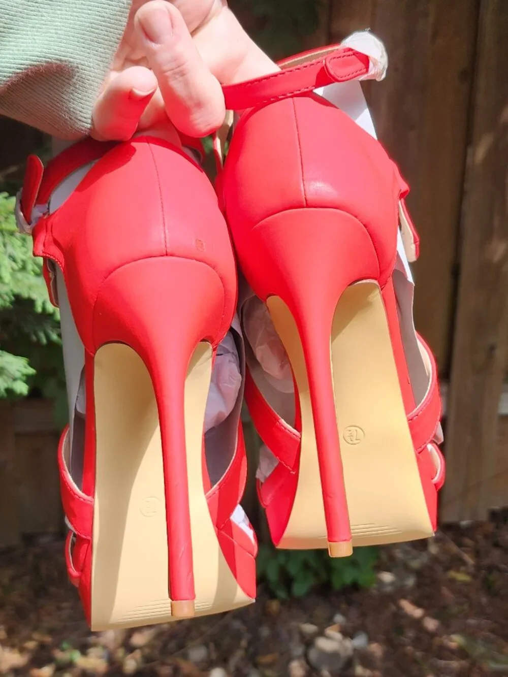 NWB Lilliana Rosanna size 7.5 HOTTIE red strappy heels 👠 ♥️